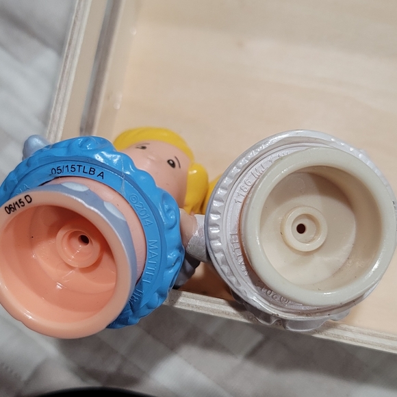 Fisher Price Little People Cinderella Ball dress and Wedding dress - Picture 3 of 8